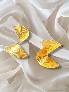 Gold Fan-Shape Statement Earrings - Elegant Women Jewelry
